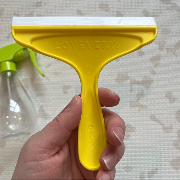 Lovevery Squeaky Clean Squeegee Set - Picture 4 of 4